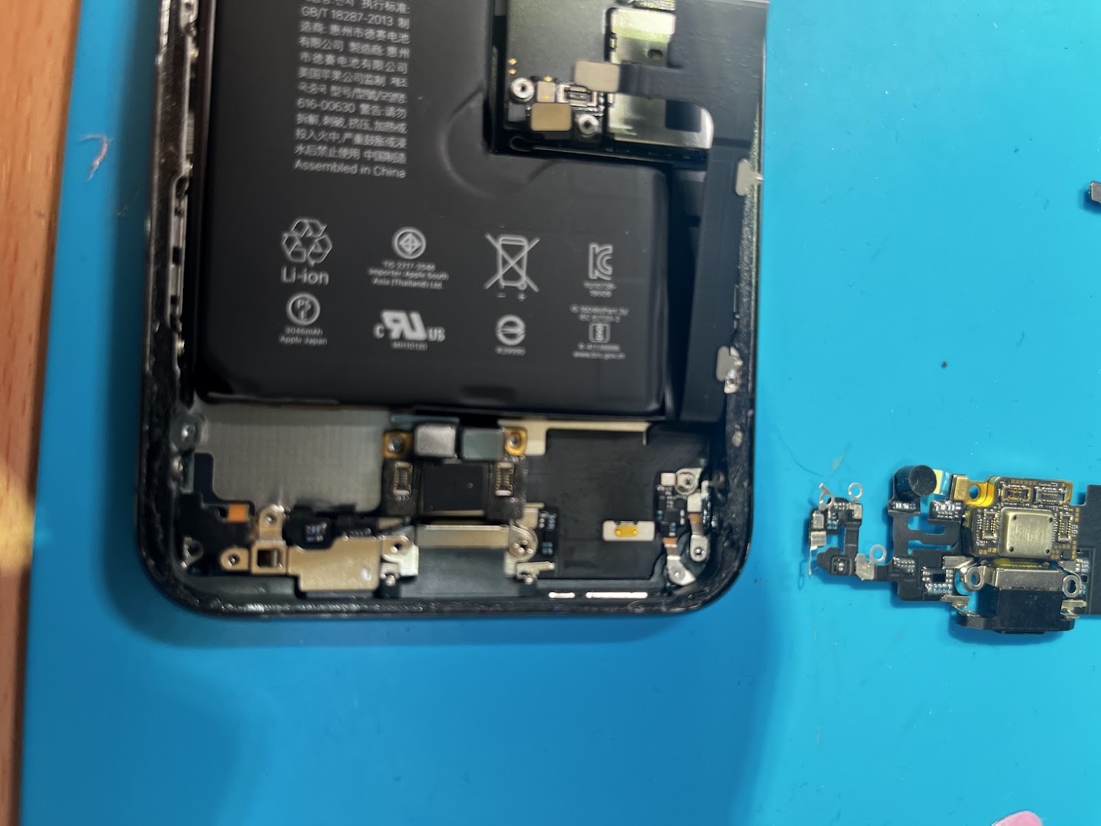 iPhone11pro(アイフォン11プロ)充電口修理【スマホ修理工房札幌店】